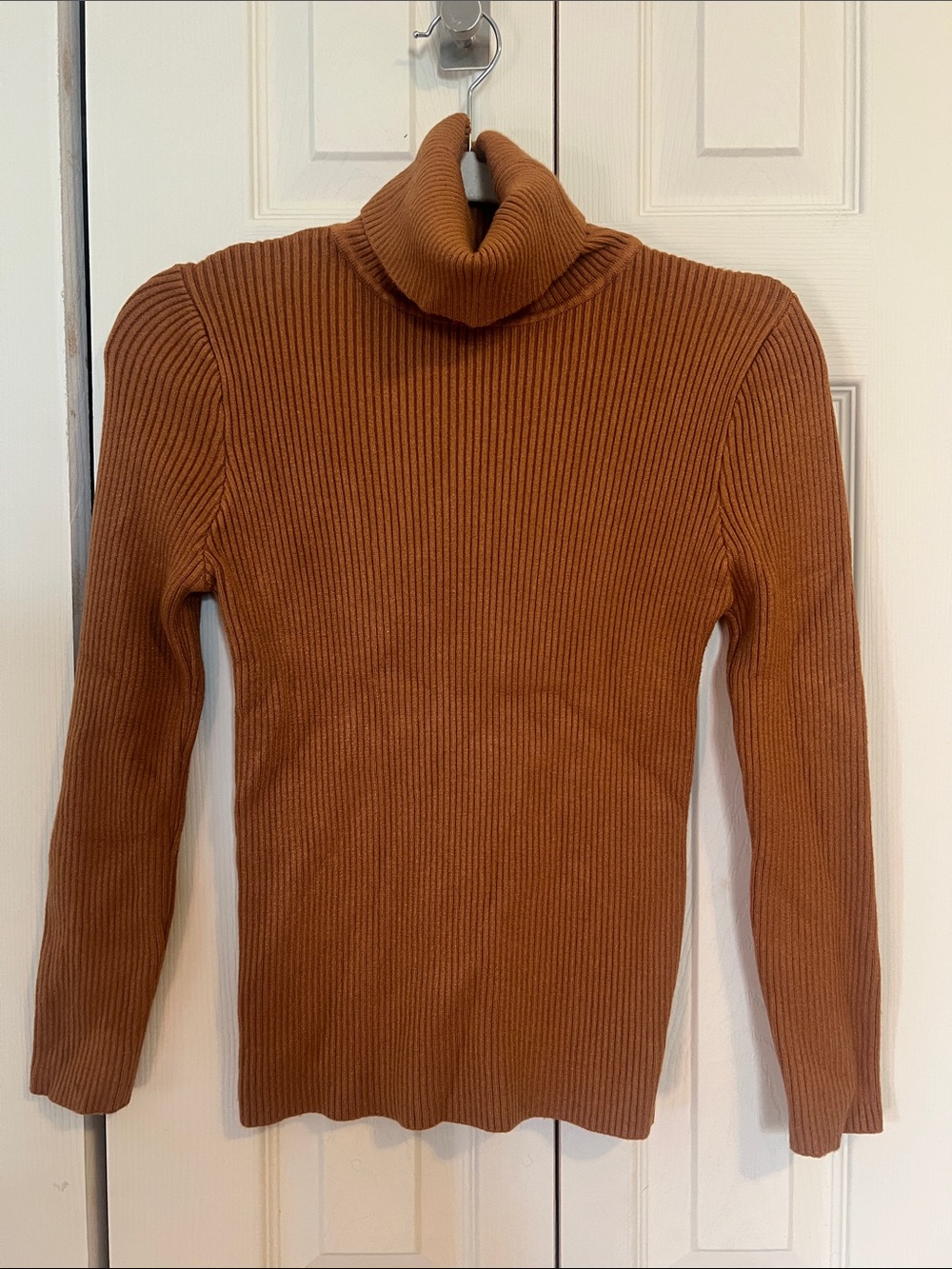 Women's Ribbed Turtleneck Sweater - Rust Brown